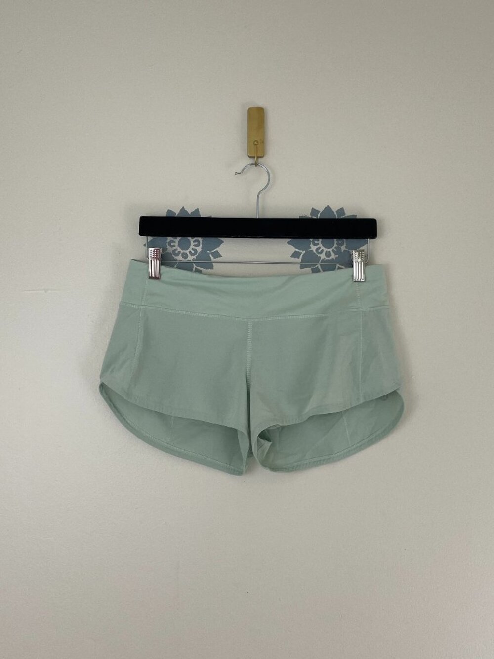 Lululemon Speed Up Shorts 2.5" in Hazy Jade Size 6